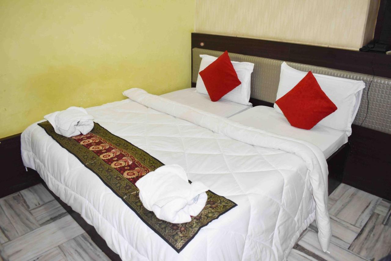 ורנאסי Hotel Mrk מראה חיצוני תמונה