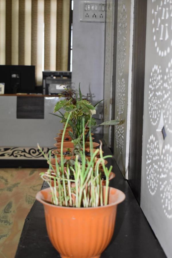 ורנאסי Hotel Mrk מראה חיצוני תמונה