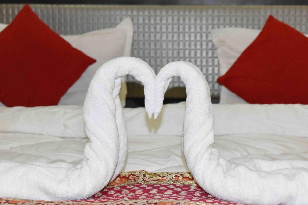 ורנאסי Hotel Mrk מראה חיצוני תמונה