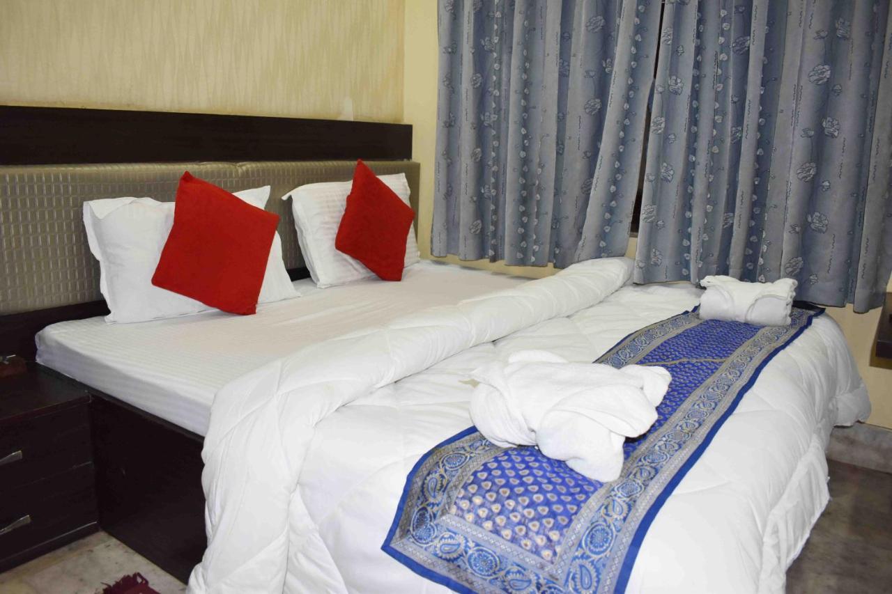 ורנאסי Hotel Mrk מראה חיצוני תמונה