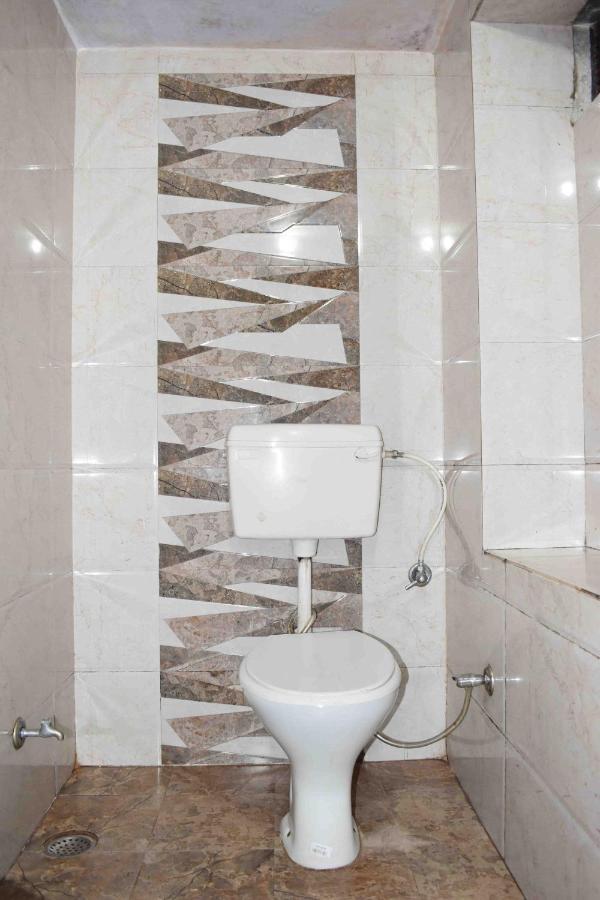 ורנאסי Hotel Mrk מראה חיצוני תמונה