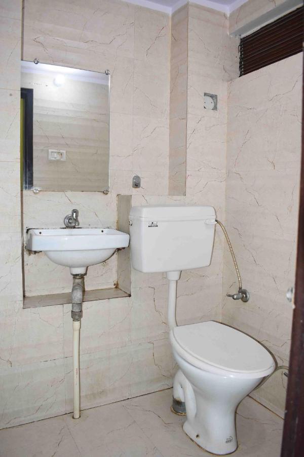 ורנאסי Hotel Mrk מראה חיצוני תמונה