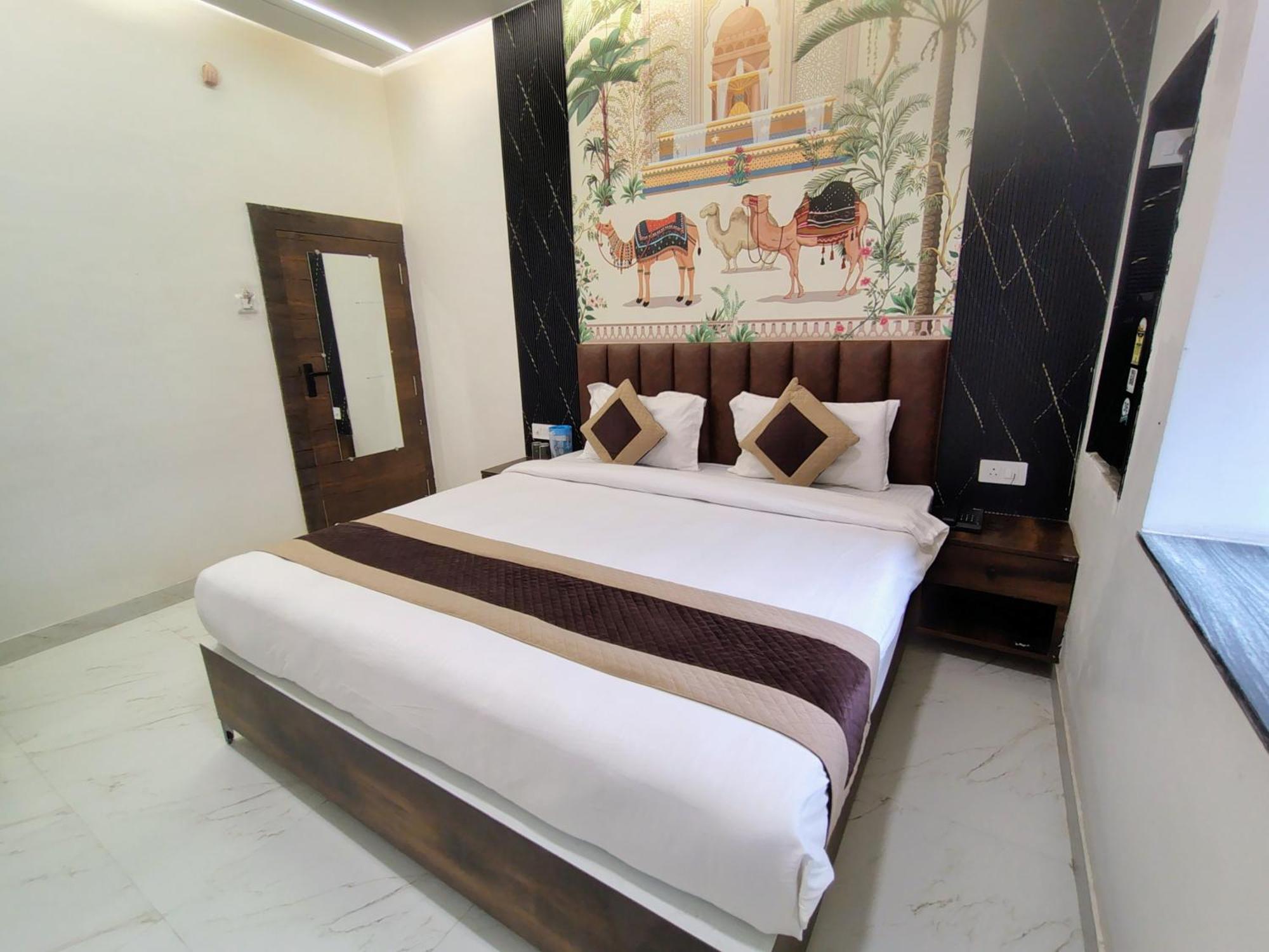 ורנאסי Hotel Mrk מראה חיצוני תמונה