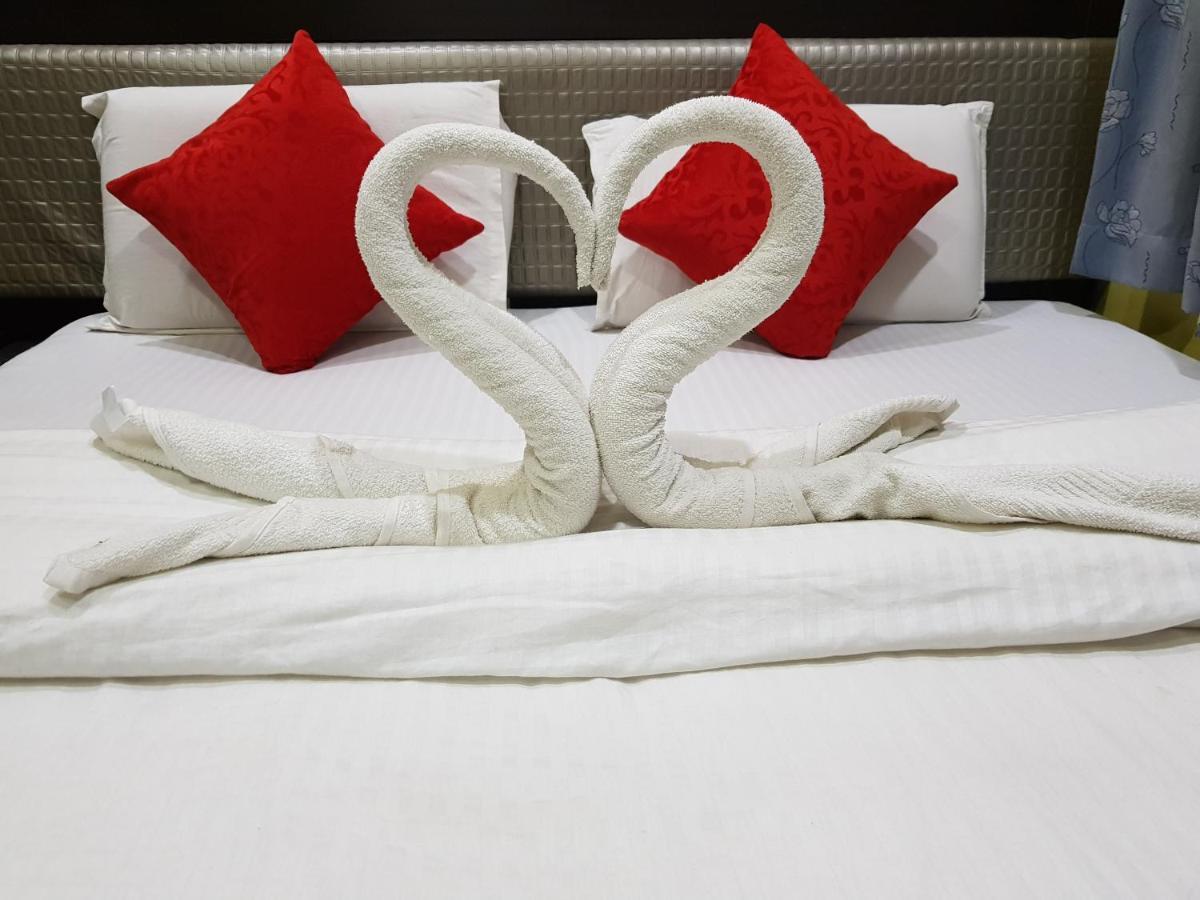 ורנאסי Hotel Mrk מראה חיצוני תמונה